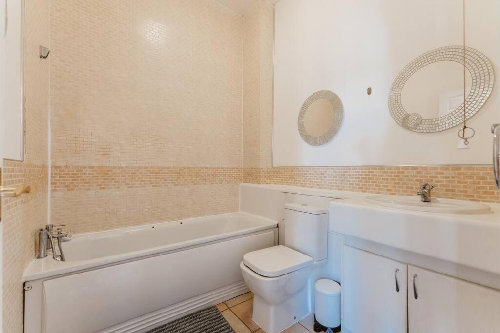 Comfortable Double Room For Your London Getaway Exterior photo